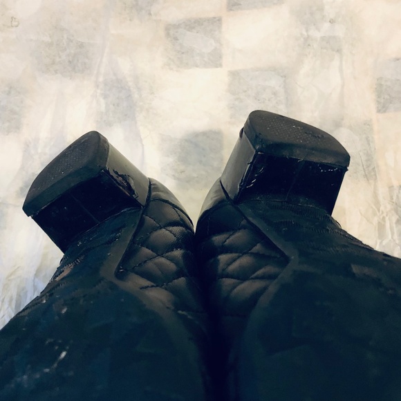 Handmade in Italy Quilted Leather Captoe Pumps - Picture 15 of 15